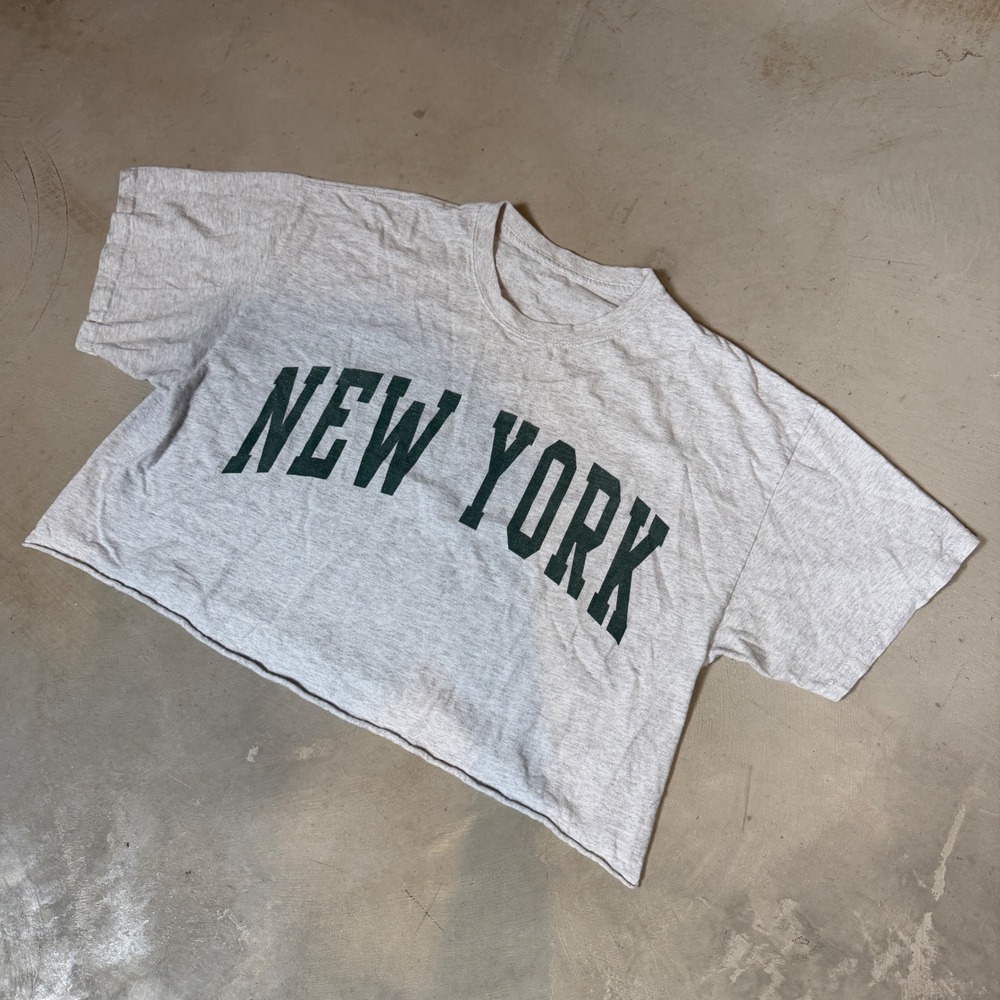 New York Graphic Cropped T-Shirt Heather Gray Boxy Fit John galt brandy Womens
